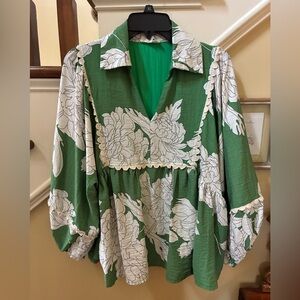 Entro top green floral scalloped edge Large